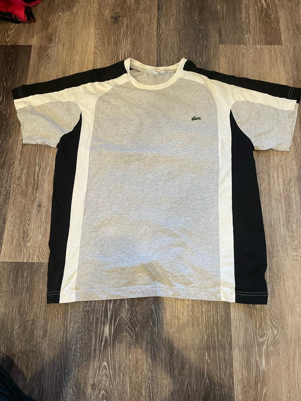 lacoste grey white and black short sleeve t shirt